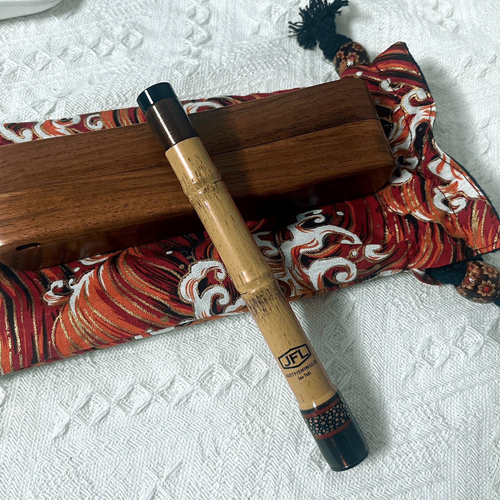 Close view of the SAO-TABI rod finish