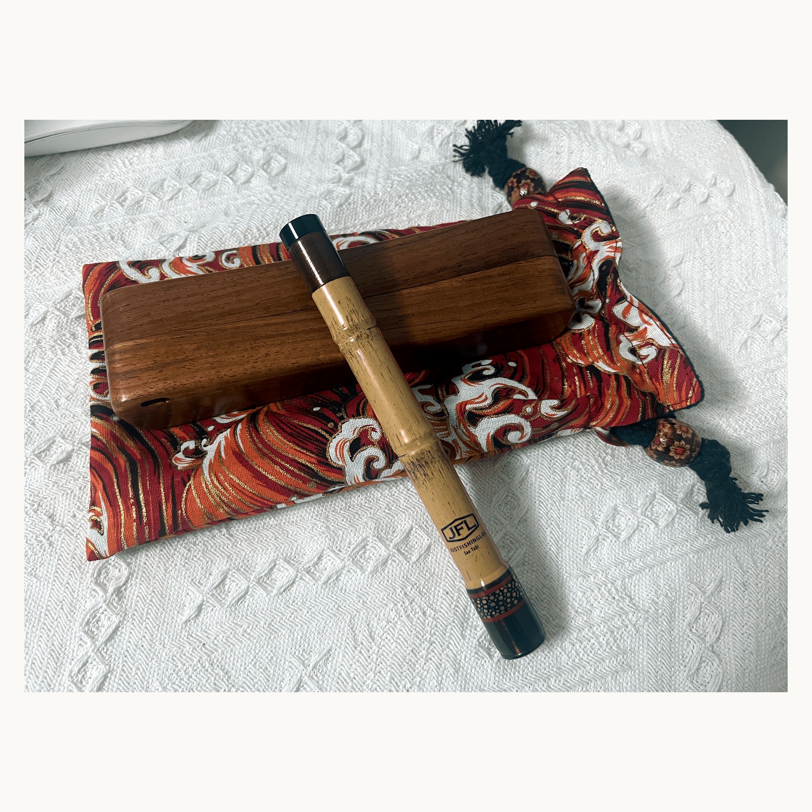 SAO-TABI rod with wooden case and patterned pouch